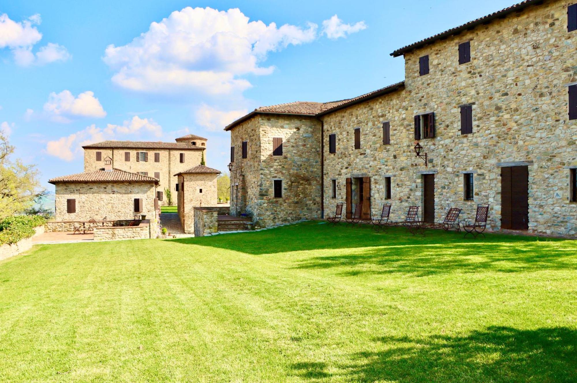 Вілла Castello Di Viano Екстер'єр фото