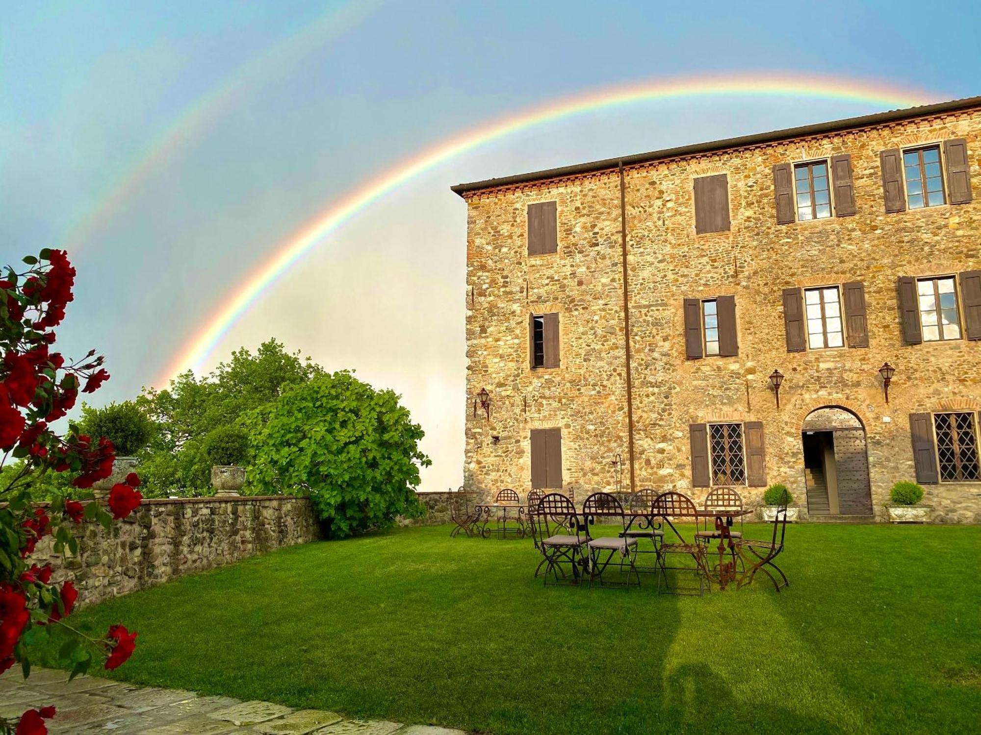 Вілла Castello Di Viano Екстер'єр фото